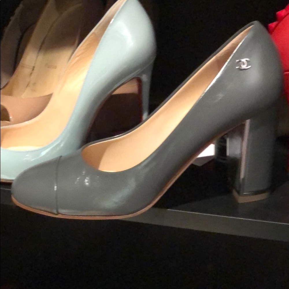 BNIB Authentic Chanel pumps sz 38